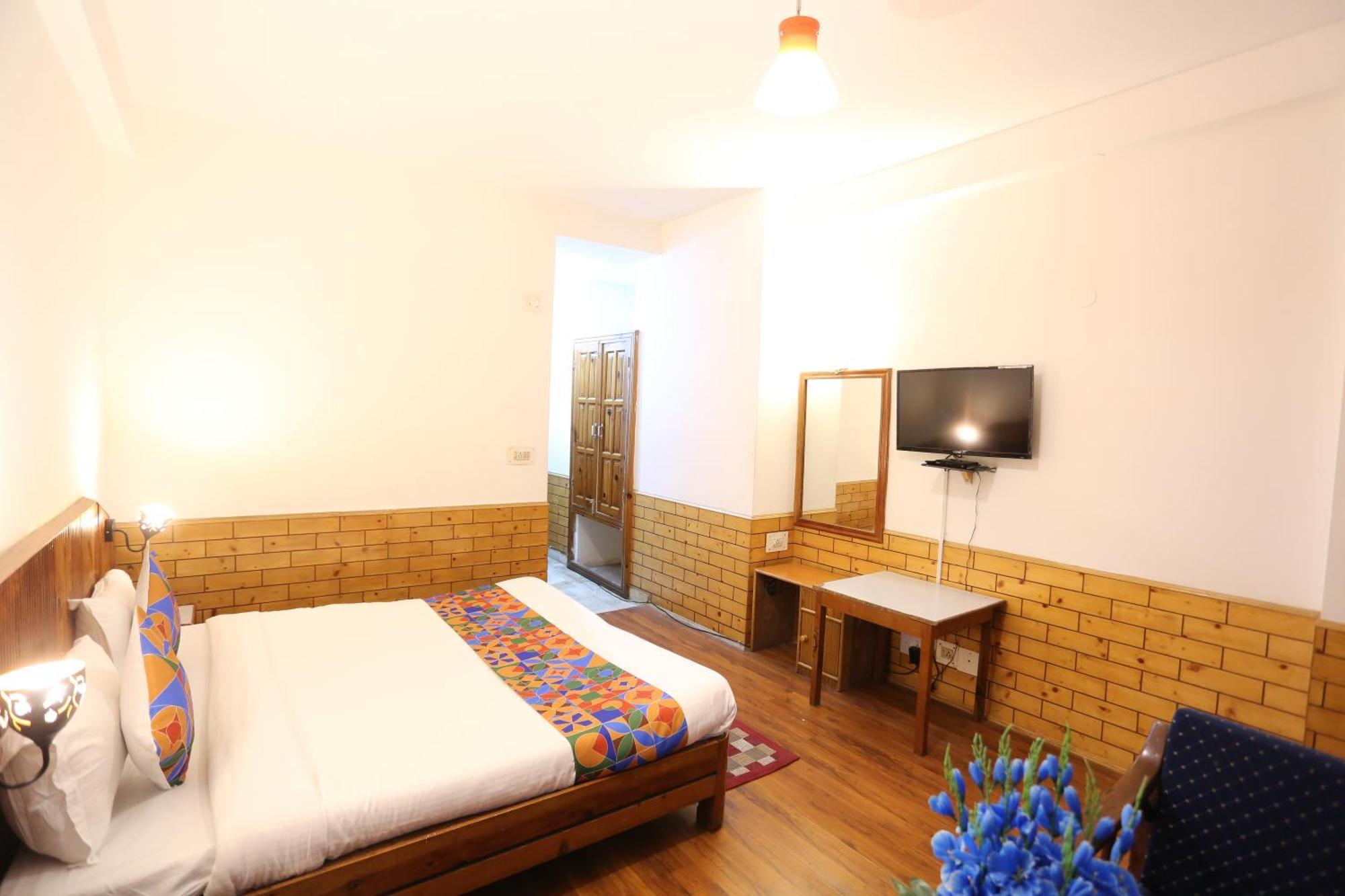 Hotel Surbhi Vashist Esterno foto