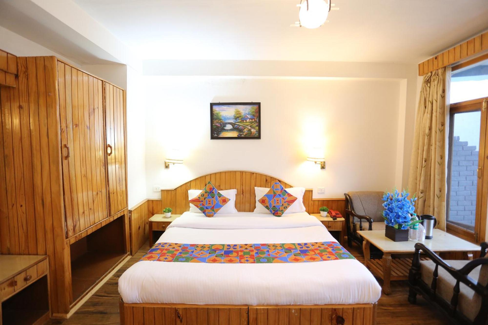 Hotel Surbhi Vashist Esterno foto