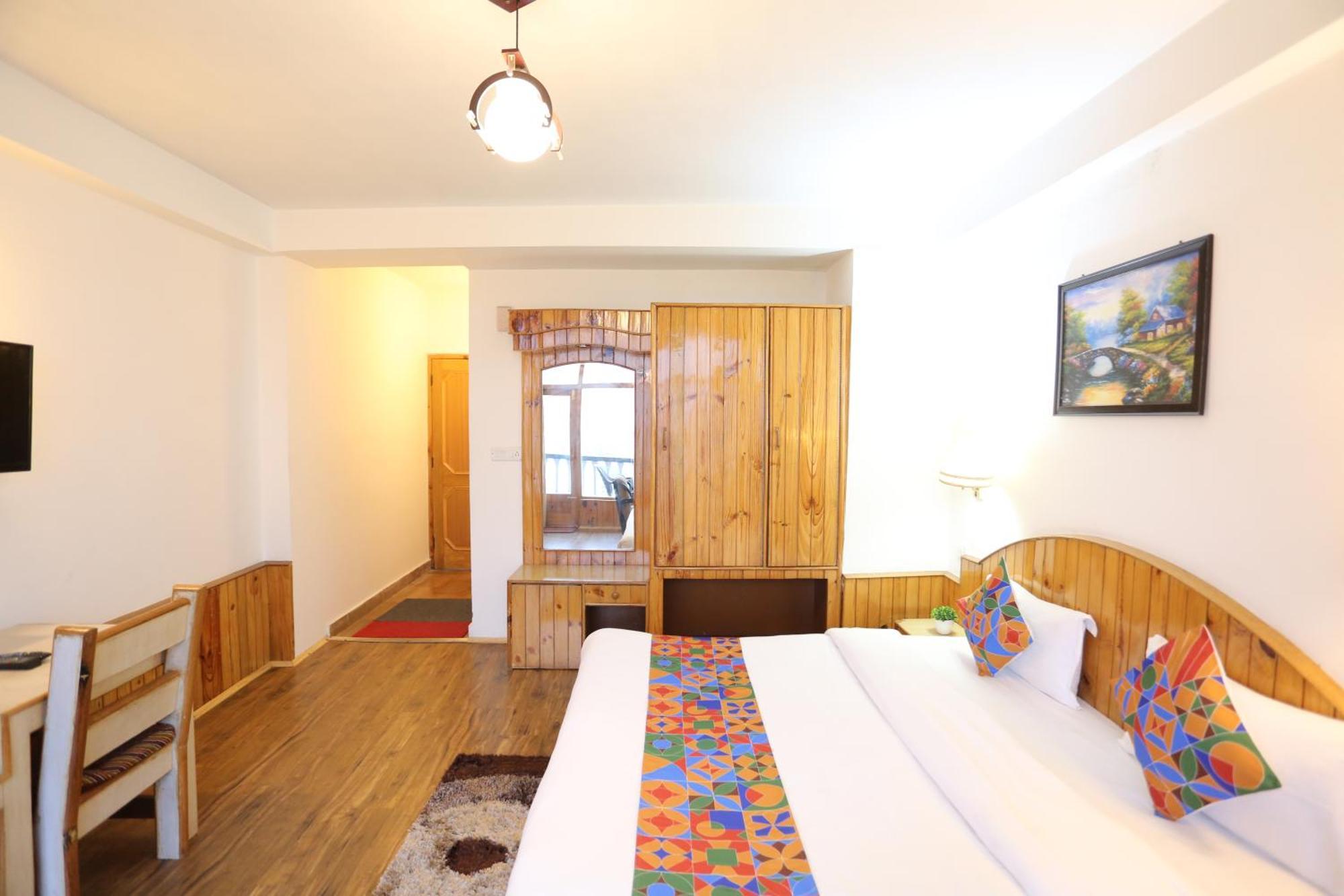 Hotel Surbhi Vashist Esterno foto