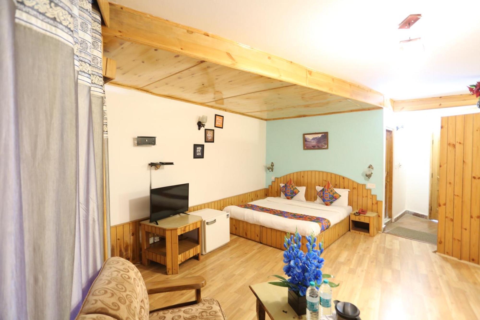 Hotel Surbhi Vashist Esterno foto