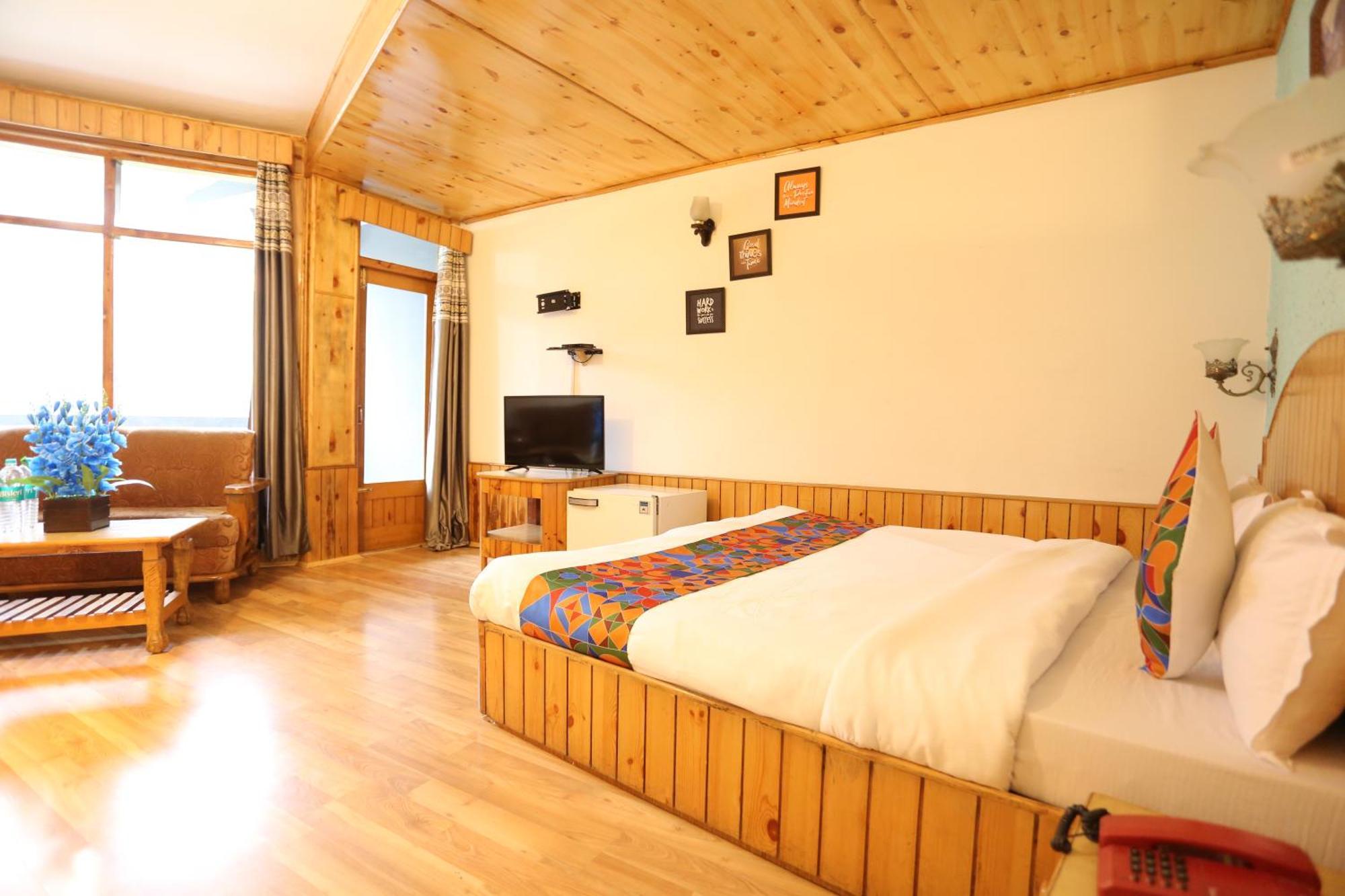 Hotel Surbhi Vashist Esterno foto