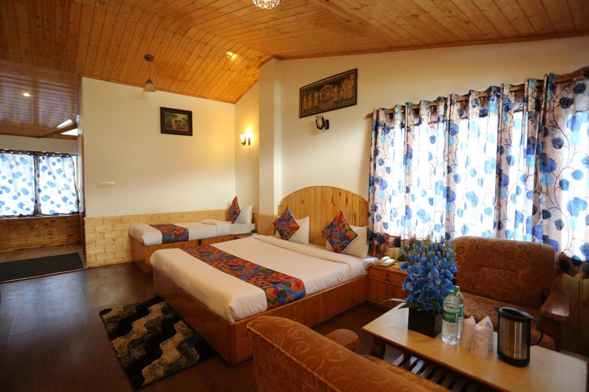 Hotel Surbhi Vashist Esterno foto