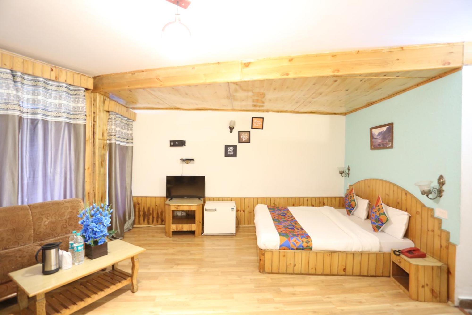 Hotel Surbhi Vashist Esterno foto