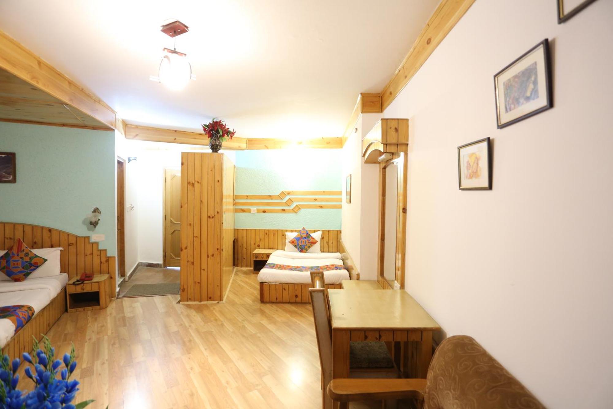 Hotel Surbhi Vashist Esterno foto