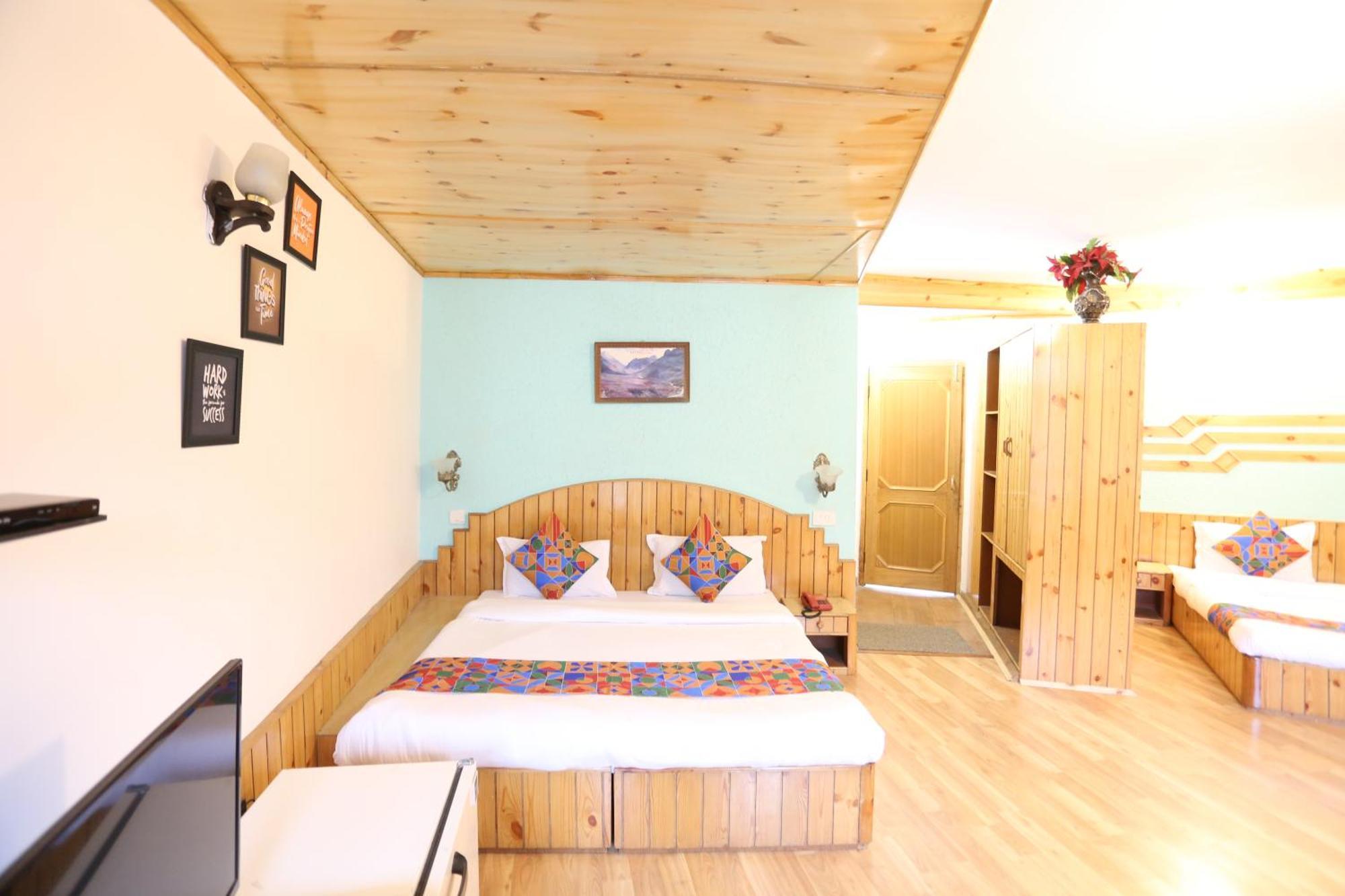 Hotel Surbhi Vashist Esterno foto