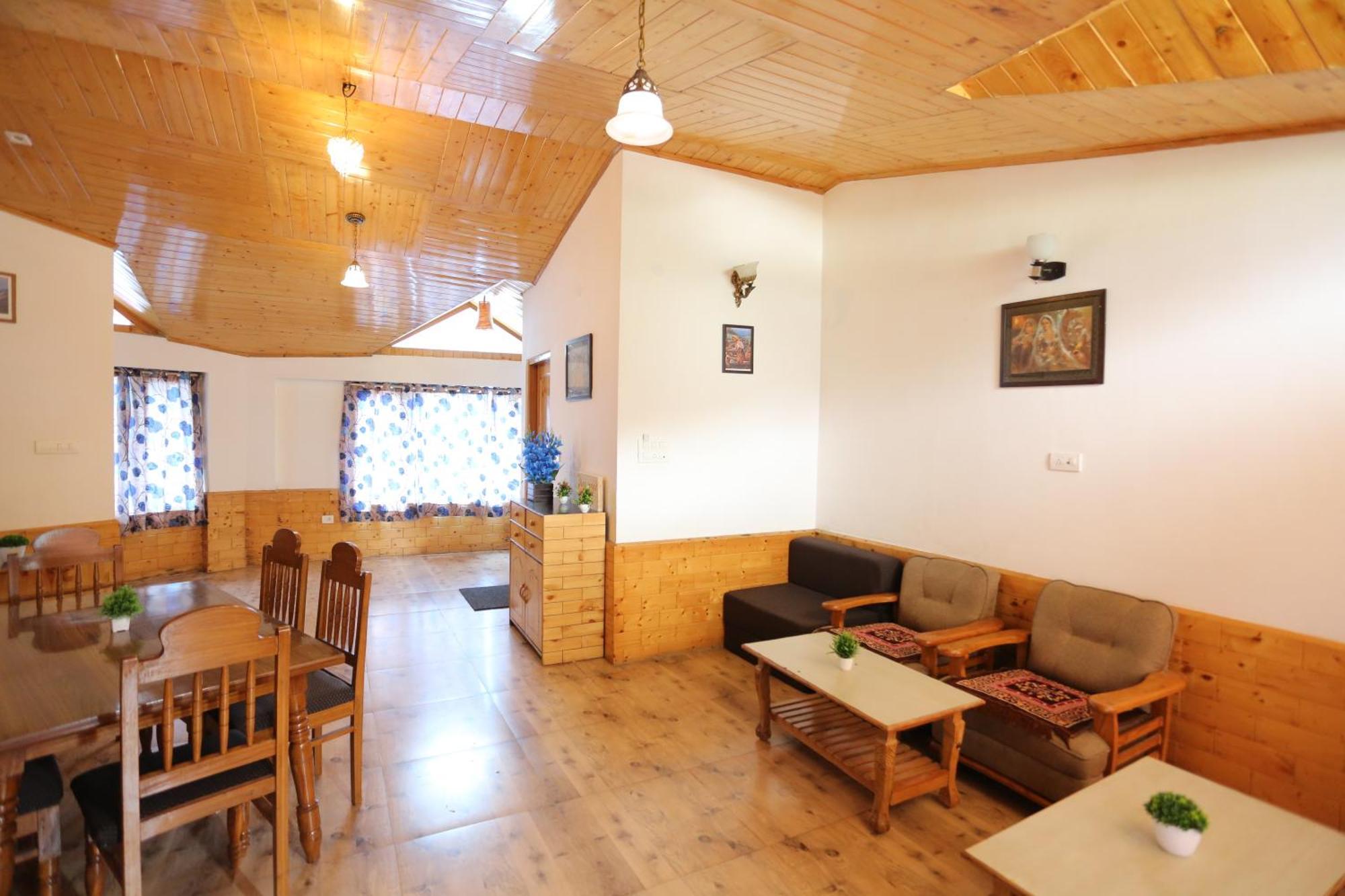 Hotel Surbhi Vashist Esterno foto