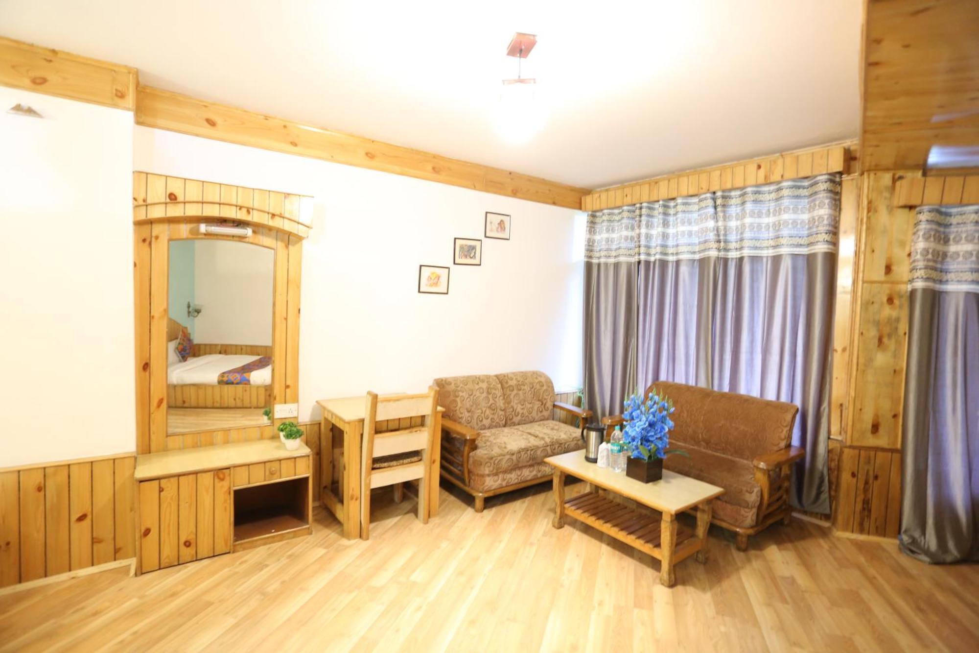 Hotel Surbhi Vashist Esterno foto
