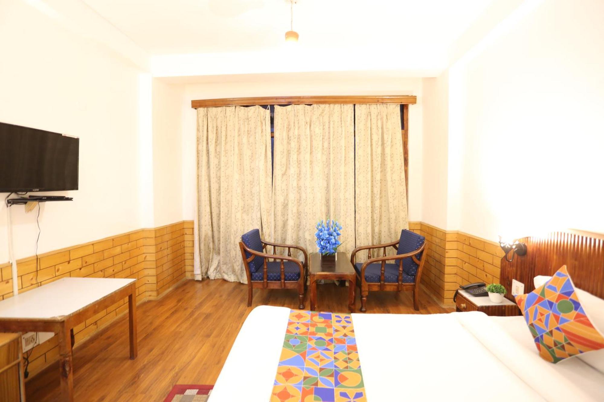 Hotel Surbhi Vashist Esterno foto