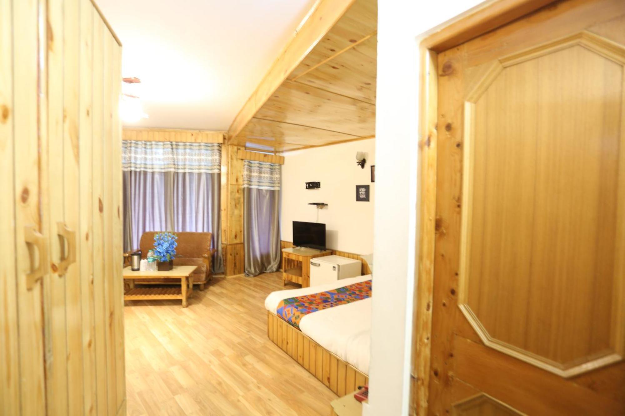 Hotel Surbhi Vashist Esterno foto