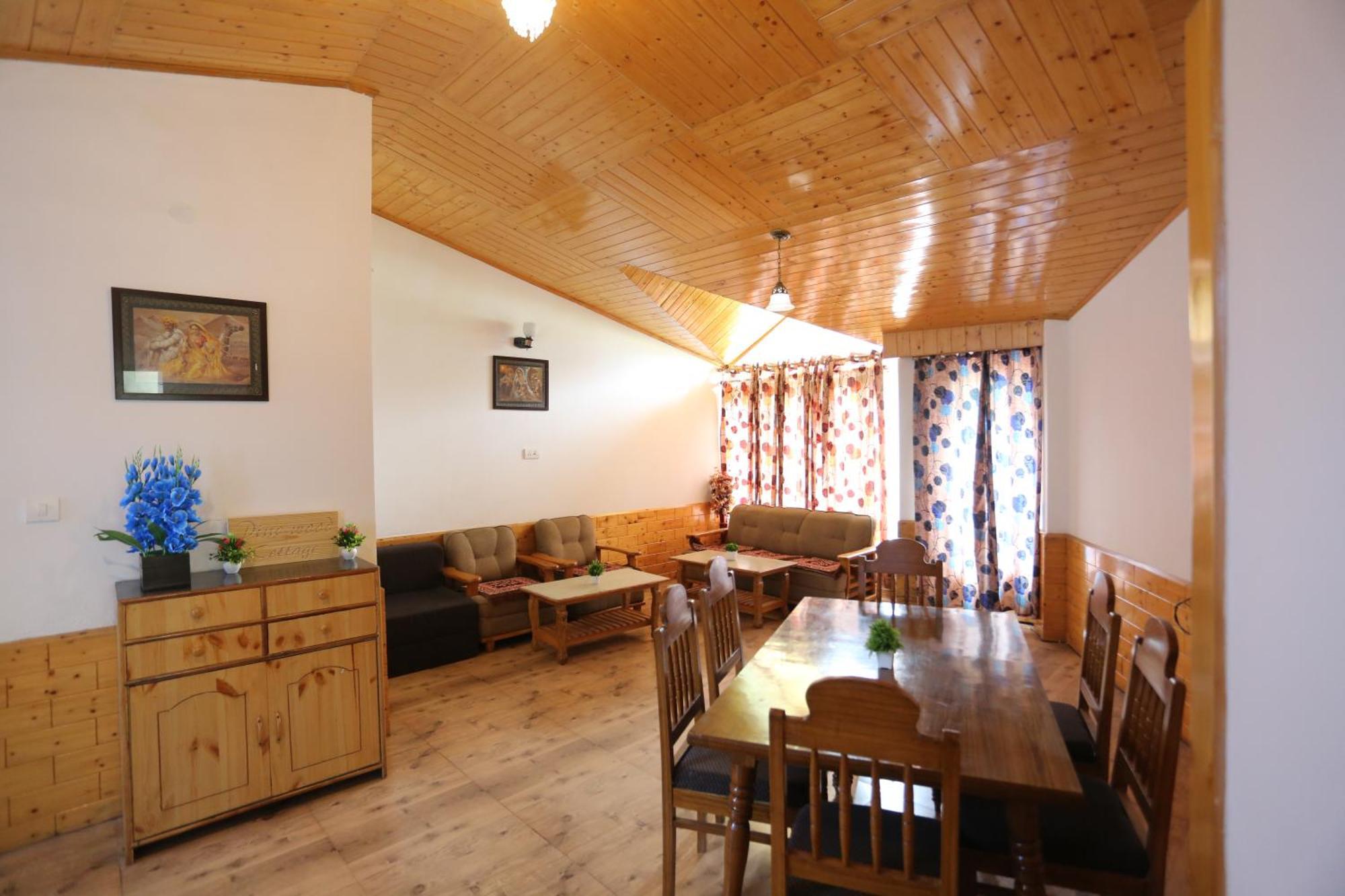 Hotel Surbhi Vashist Esterno foto