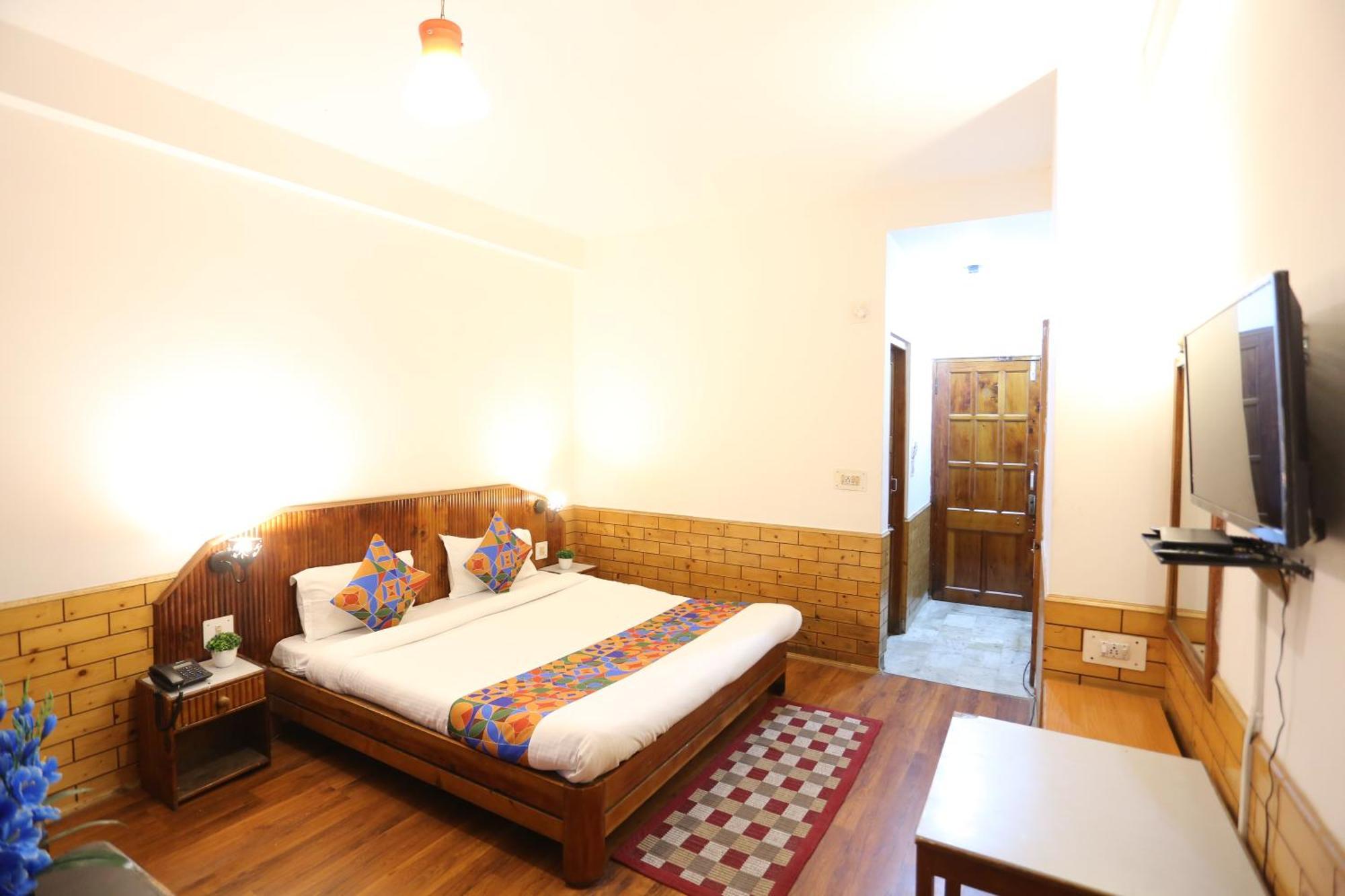 Hotel Surbhi Vashist Esterno foto