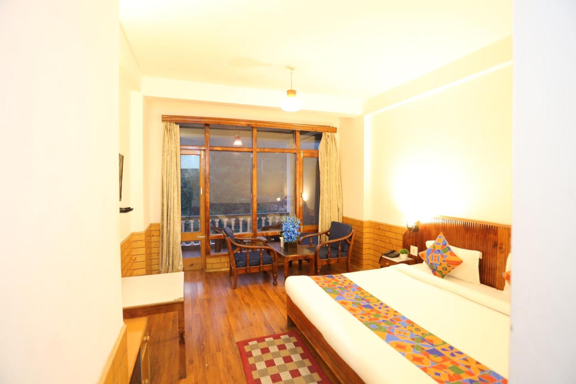 Hotel Surbhi Vashist Esterno foto
